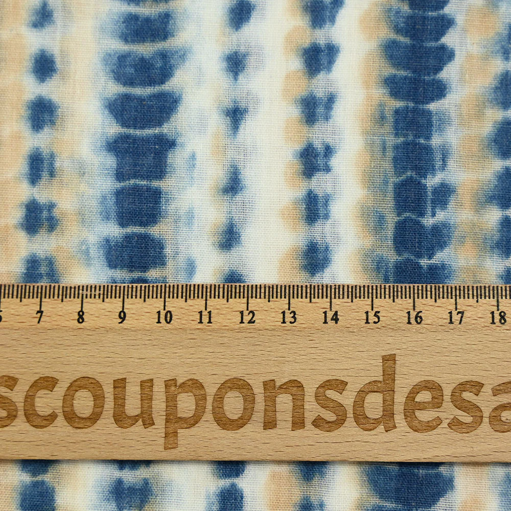 Voile polycoton imprimé ossement bleu et beige fond blanc - Image 4